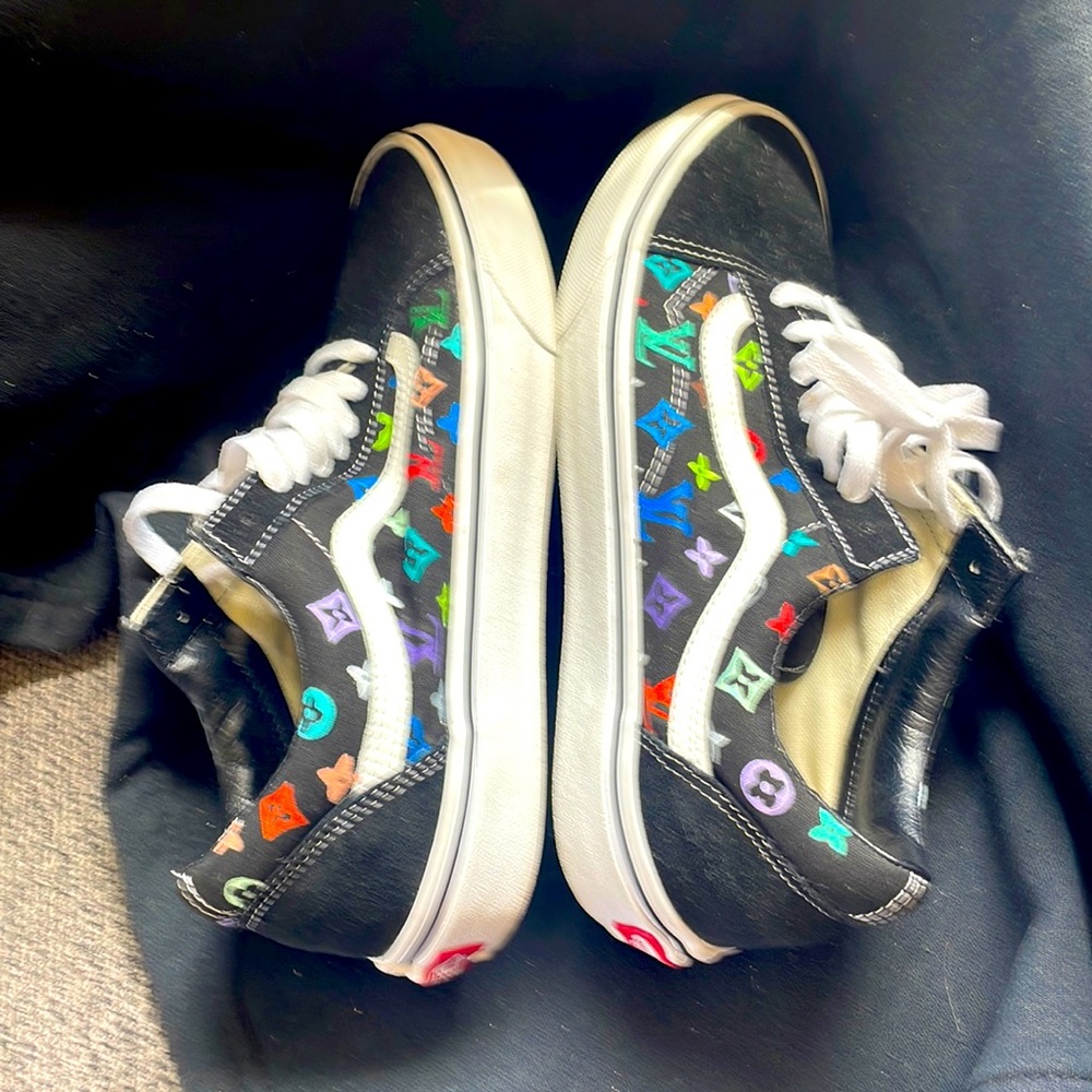 Vans Tennis Shoes (Rare)